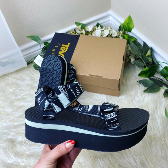 Teva Shoes - Teva Flatform Sandals black sz 6